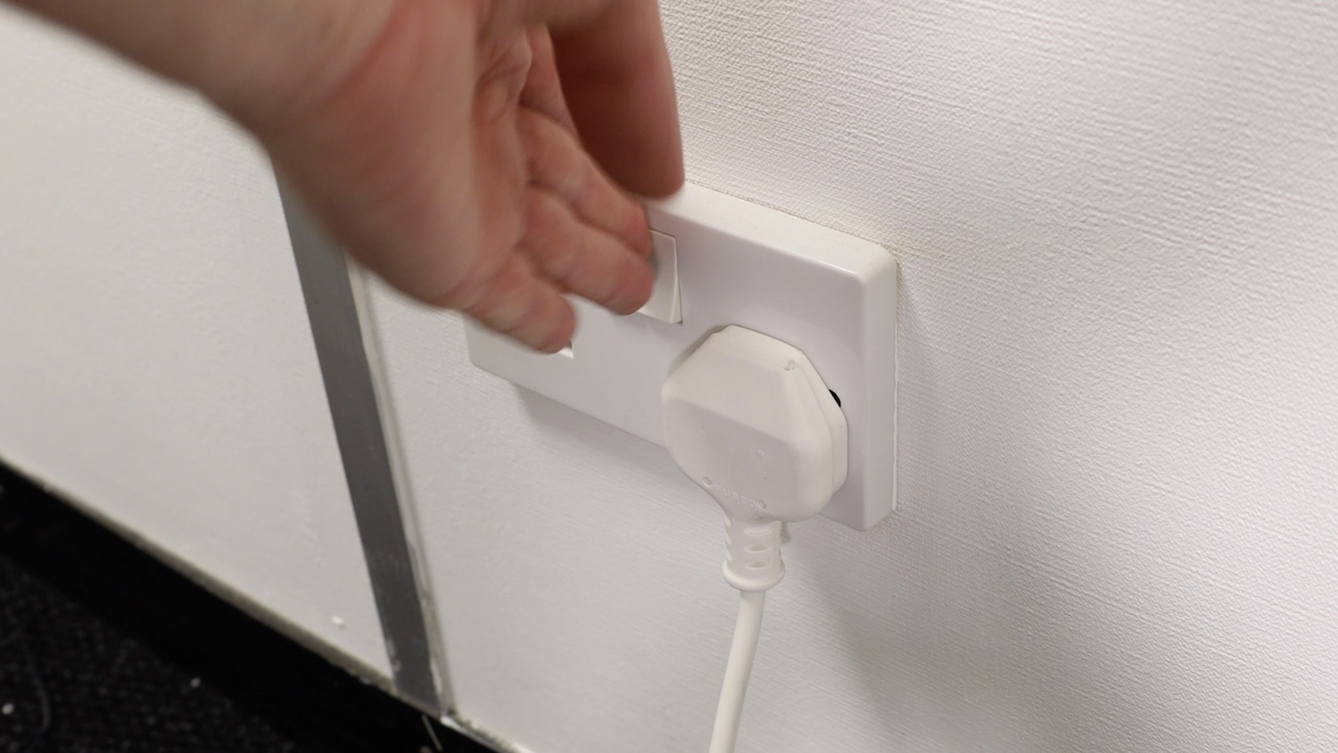 Turn off and eliminate all power